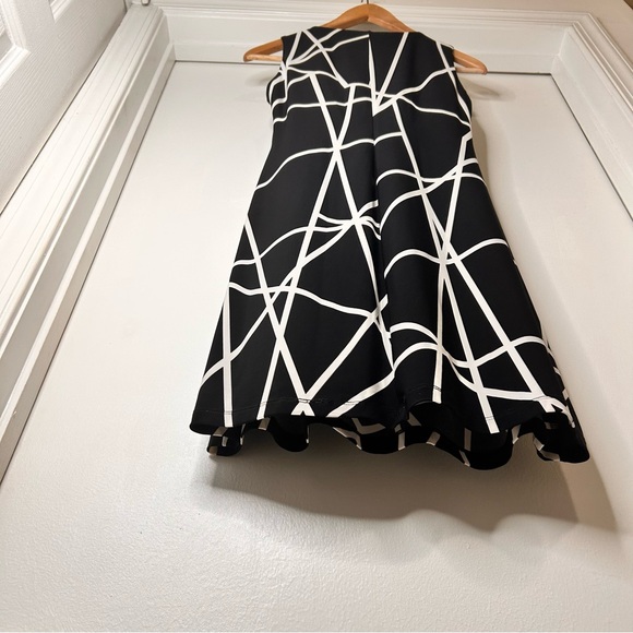 Tommy Hilfiger “Cats Cradle” Jersey Shift Dress - Size 2 - Picture 6 of 9